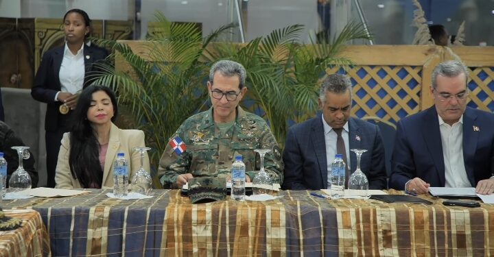 Presidente Abinader encabeza reunión de seguimiento de la seguridad ciudadana en la PN