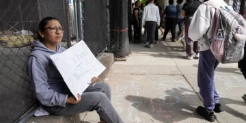 Crisis en Nueva York: La ciudad aloja a más de 100 mil personas sin hogar