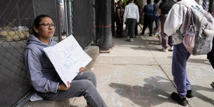 Crisis en Nueva York: La ciudad aloja a más de 100 mil personas sin hogar