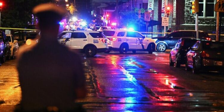 Cuatro muertos y dos menores heridos en un tiroteo en Filadelfia
