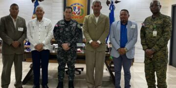 Director de la OMSA y comerciantes de Manoguayabo se reúnen con jefe de la Policía Nacional