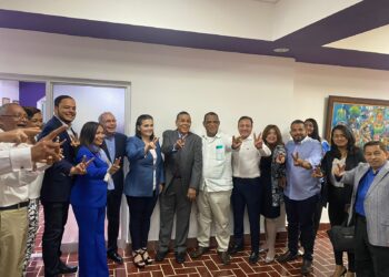 Aspirantes a alcaldes del PRSC y  FP se juramentan en el PLD 