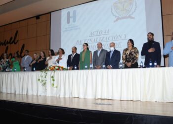 Moscoso Puello entrega a la sociedad 69 especialistas