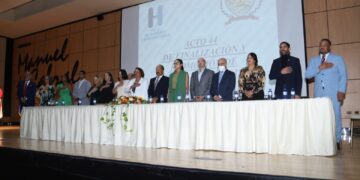 Moscoso Puello entrega a la sociedad 69 especialistas