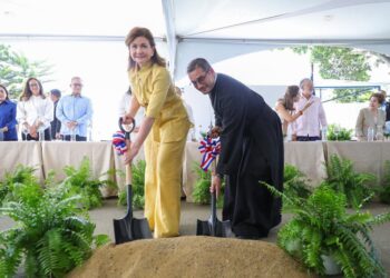 Vicepresidenta encabeza primer picazo construcción Parroquia San Andrés Apóstol 