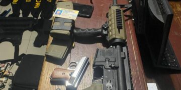 Capturan prófugo y ocupan fusil, pistola, prendas policiales y otros efectos en DN