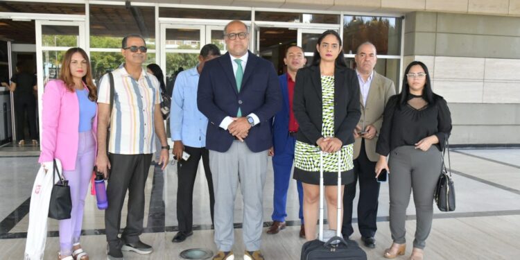 Casas Editoras Dominicanas depositan evidencias de la transparencia de adjudicación libros de textos