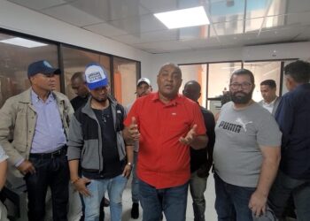 Alcalde José Andújar y mercaderes acuerdan fecha traslado