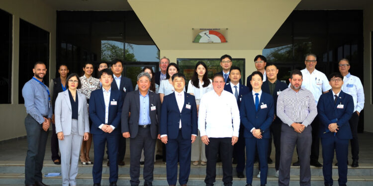 Delegación de Korea Exports Corporation visita el IDAC y reitera interés en aeropuerto de Pedernales