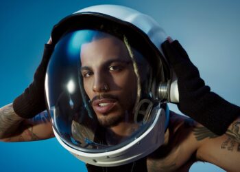 Rauw Alejandro desata la fiebre del verano con su esperado álbum "Playa Saturno"