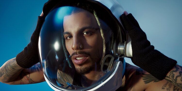 Rauw Alejandro desata la fiebre del verano con su esperado álbum "Playa Saturno"