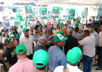 Aspirantes de la Fuerza de Pueblo acuden a formalizar inscripción desde tempranas horas