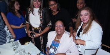 La periodista Mercedes Castillo pone en circulación su libro  "Comunicación y Civismo: ejes fundamentales de la sociedad"