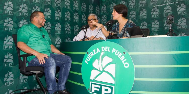 Alcalde Carlos Guzmán inscribe oficialmente su precandidatura a la misma posición en la Fuerza del Pueblo