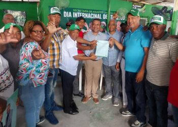 Dirigente FP inscribe su pre-candidatura a Senador por Azua