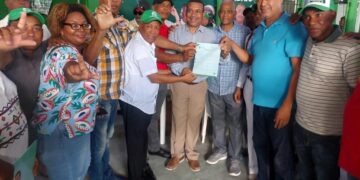 Dirigente FP inscribe su pre-candidatura a Senador por Azua