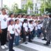 Niños y niñas del campamento “Policamp 2023” participan en izamiento bandera en la sede central policial