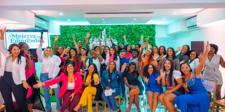 Mujeres de SDN realizan conversatorio “De Adentro Hacia Afuera”