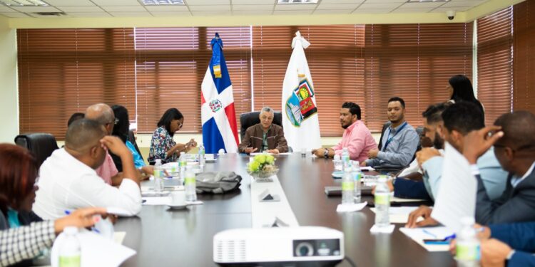 Alcalde SDE acuerda con partidos políticos evitar colocar propaganda en espacios público