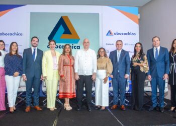 Realizan desayuno junto al Ministro de Economía para promover un desarrollo inclusivo en Boca Chica