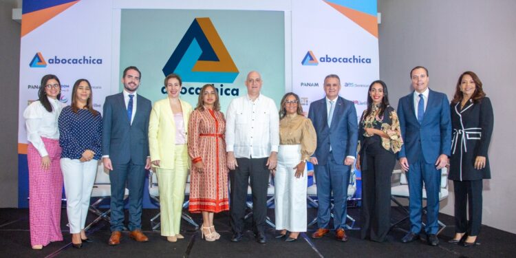 Realizan desayuno junto al Ministro de Economía para promover un desarrollo inclusivo en Boca Chica