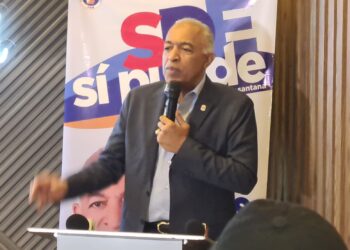 Bertico Santana, precandidato a alcalde PRM, realiza encuentro con la prensa 