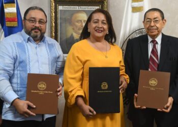 Academias firman memorándum de entendimiento