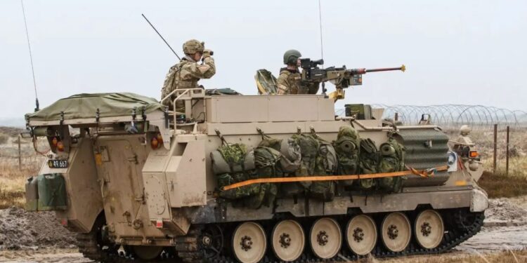 Acuerdan enviar a Ucrania vehículos blindados de transporte de tropas