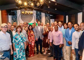 Rafael Paz recibe apoyo de precandidatos al Congreso y a regidores de 3 circunscripciones DN