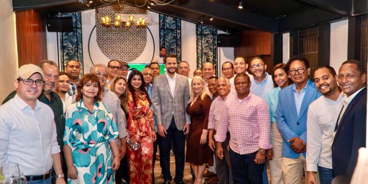 Rafael Paz recibe apoyo de precandidatos al Congreso y a regidores de 3 circunscripciones DN