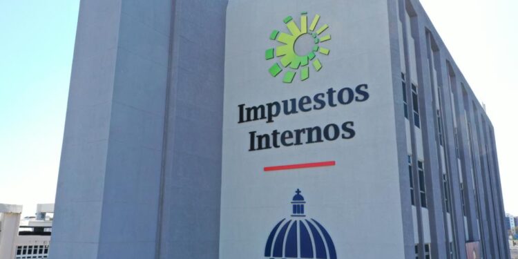 DGII y DGA realizan operaciones conjuntas de fiscalización en 12 empresas