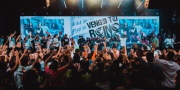 Cientos de jóvenes participaron en congreso cristiano para ser empoderados por Dios