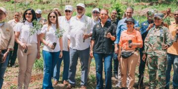 Sur Futuro y Consorcio Energético Punta Cana-Macao reforestan en área protegida privada de Azua