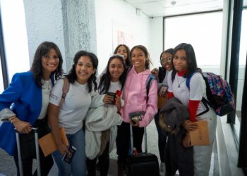 25 integrantes del Coro Nacional Infantil realizaron viaje con Fundación RED Air