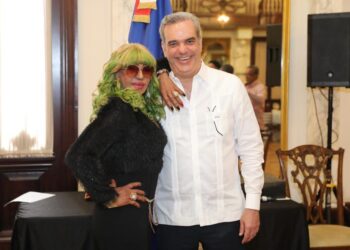 Presidente distingue con la Medalla Presidencial al Mérito Civil a 8 músicos típicos