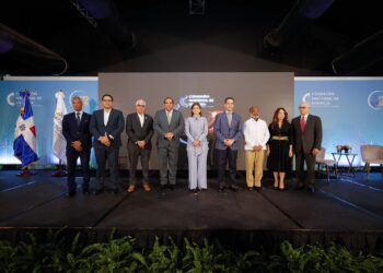 Raquel Peña encabeza simposio de planificación energética por XXII Aniversario CNE