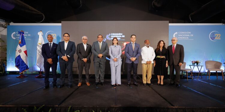 Raquel Peña encabeza simposio de planificación energética por XXII Aniversario CNE
