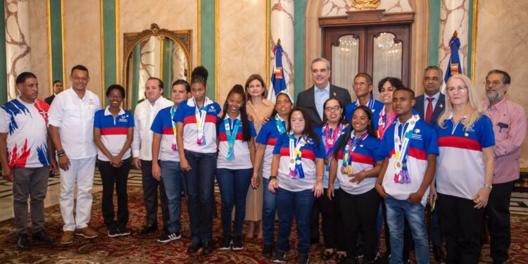 Abinader recibe en Palacio delegación dominicana participó en Juegos Mundiales de Olimpiadas Especiales 2023