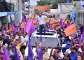 Abel Martínez encabeza marcha con miles de personas en Los Alcarrizos
