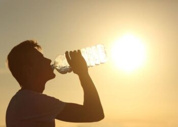 Temperaturas calurosas y aguaceros aislados hacia el interior del país