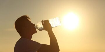 Temperaturas calurosas y aguaceros aislados hacia el interior del país