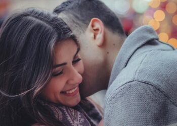 6 de julio: Día Internacional del Beso Robado