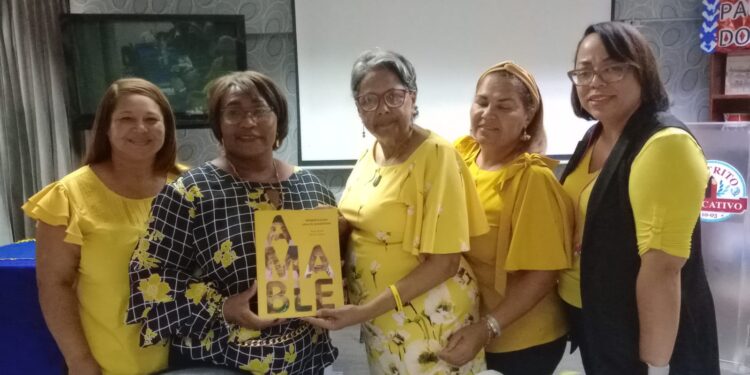 Personal Distrito 10-03 participa en “Taller Estrategias de Desarrollo de Amabilidad para Prevenir Burla y Violencia”