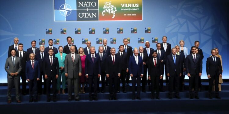 La OTAN comienza cumbre clave para el apoyo a Ucrania y apuntalar su disuasión y defensa