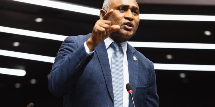 Julito Fulcar, considera que lo que importa no son los prestamos que se toman sino, para qué se toman