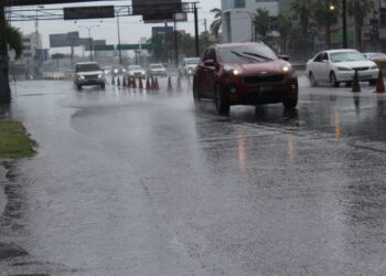 Vaticinan aguaceros por onda tropical y vaguada