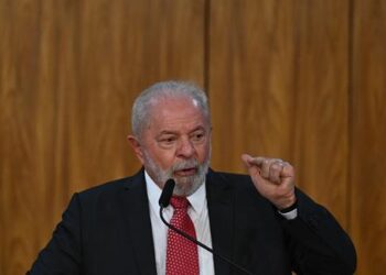 Lula dice que se operará por no aguantar más dolor pero que sólo podrá hacerlo en octubre