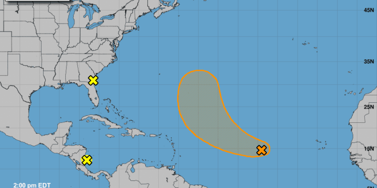 Onamet vigila tres posibles ciclones