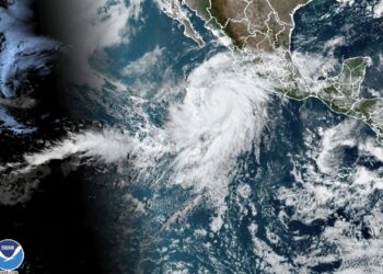 El huracán Hilary crece a categoría 4 mientras avanza a la península de Baja California