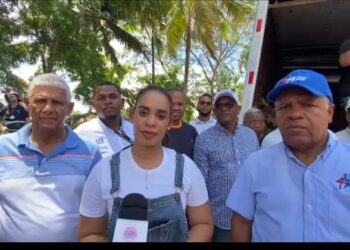 Diputada Betty Geronimo acude en ayuda de familias en Cañada El Eden afectada por tormenta Franklin